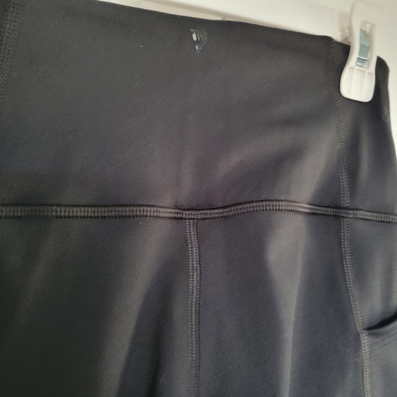 Victoria Secret On Point Flow Black Leggings Size 2 - Picture 4 of 7